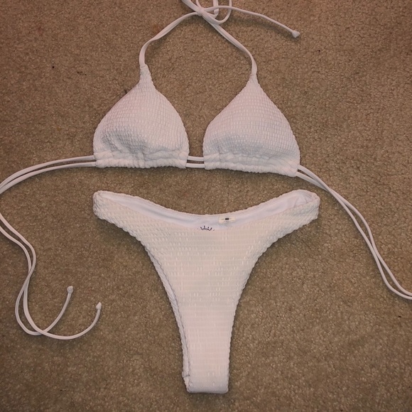 Hollister Other - White scrunch bikini